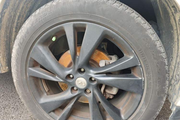 Used Infiniti JX 2013 JX35 Two-Wheel-Drive Excellence Edition Right Front Wheel Hub