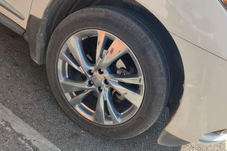 Used Infiniti JX 2013 JX35 Two-Wheel-Drive Excellence Edition Right Front Wheel Hub