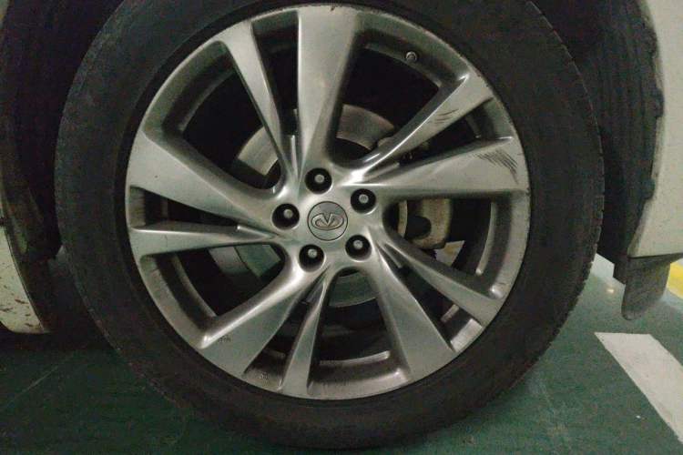 Used Infiniti JX 2013 JX35 4x4 All-Terrain Edition Right Front Wheel Hub