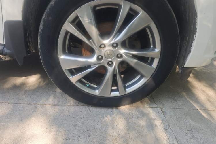 Used Infiniti JX 2013 JX35 4x4 All-Terrain Edition Right Front Wheel Hub