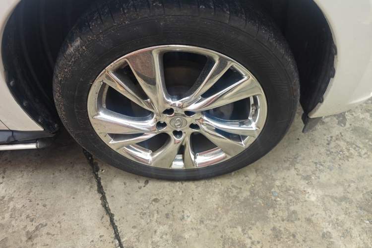 Used Infiniti JX 2013 JX35 4x4 All-Terrain Edition Right Front Wheel Hub