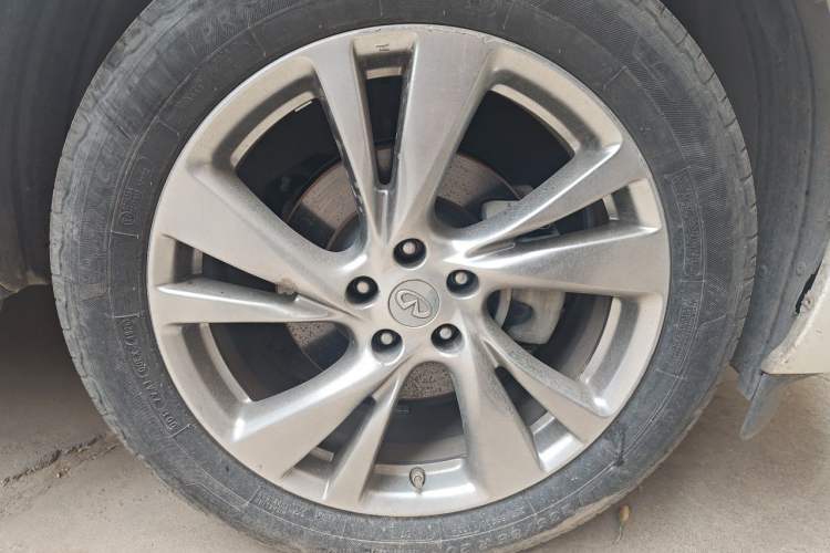 Used Infiniti JX 2013 JX35 4x4 All-Terrain Edition Right Front Wheel Hub
