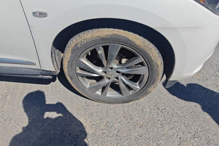 Used Infiniti JX 2013 JX35 4x4 All-Terrain Edition Right Front Wheel Hub