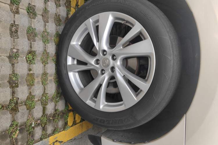 Used Infiniti JX 2013 JX35 Two-Wheel-Drive Excellence Edition Right Front Wheel Hub