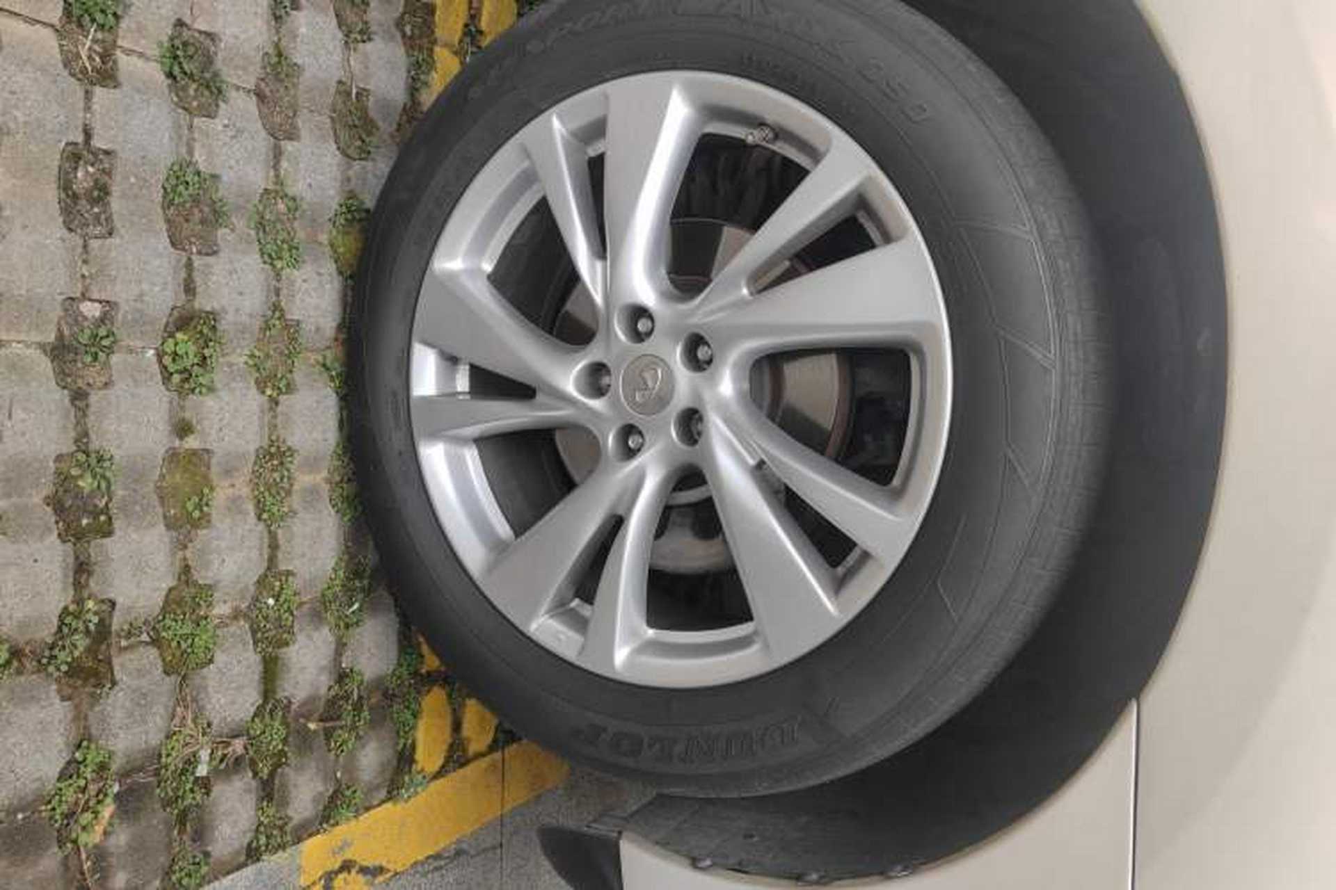 Used Infiniti JX 2013 JX35 Two-Wheel-Drive Excellence Edition Right Front Wheel Hub