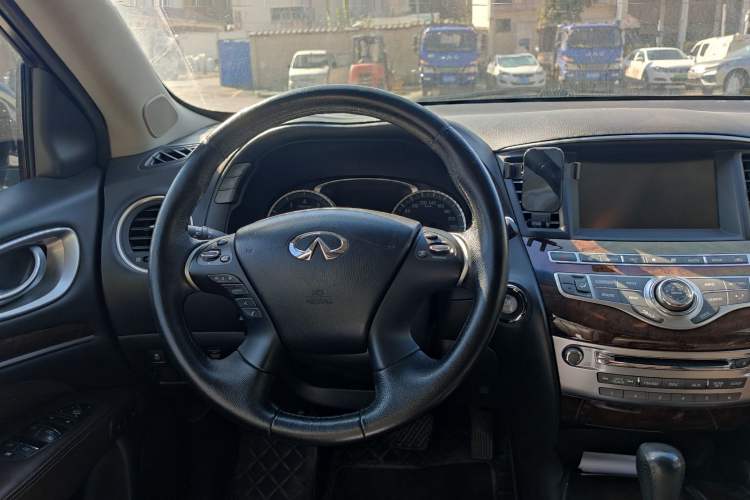 Used Infiniti JX 2013 JX35 Two-Wheel-Drive Excellence Edition Steering Wheel