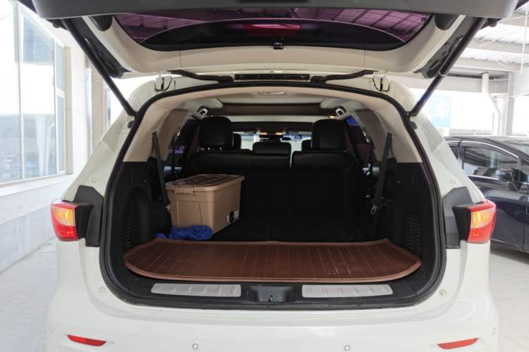 Used Infiniti JX 2013 JX35 4x4 All-Terrain Edition Trunk