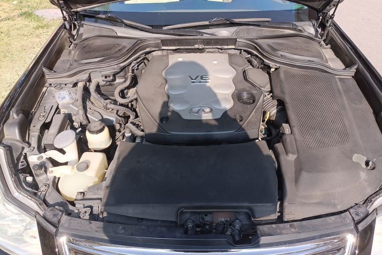 Used Infiniti M Series 2008 M35 Luxury Edition Engine Bay