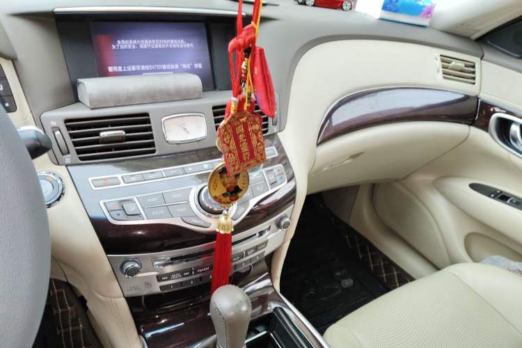 Used Infiniti M Series 2011 M25 Luxury Model Audio And AC Panel