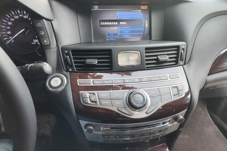 Used Infiniti M Series 2011 M37 model Audio And AC Panel