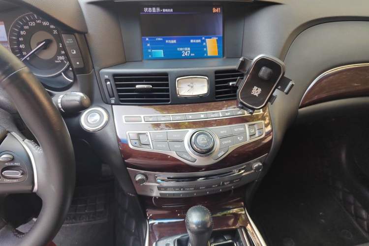 Used Infiniti M Series 2011 M25 Luxury Model Audio And AC Panel
