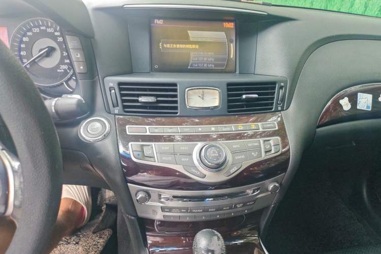 Used Infiniti M Series 2011 M25 Comfort Model Audio And AC Panel
