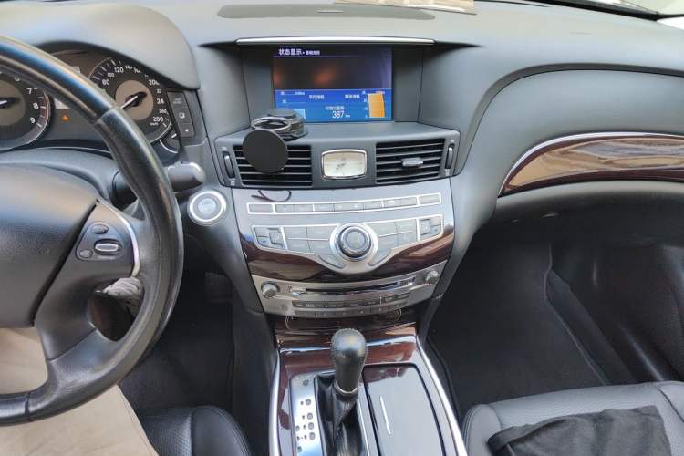 Used Infiniti M Series 2011 M25 Luxury Model Audio And AC Panel