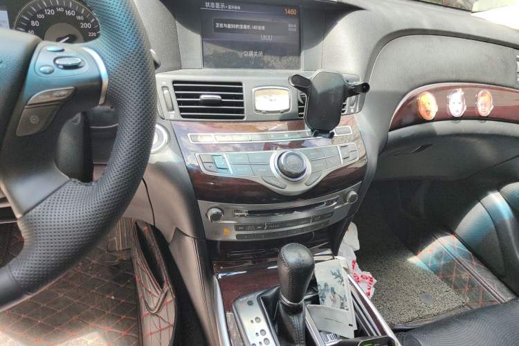 Used Infiniti M Series 2011 M25 Luxury Model Audio And AC Panel