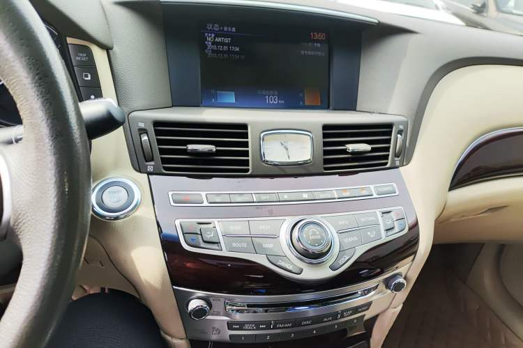 Used Infiniti M Series 2011 M25 Luxury Model Audio And AC Panel