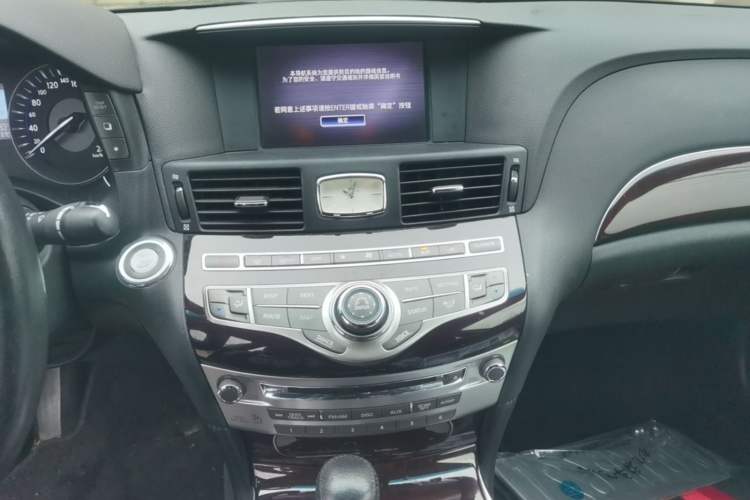 Used Infiniti M Series 2011 M25 Luxury Model Audio And AC Panel