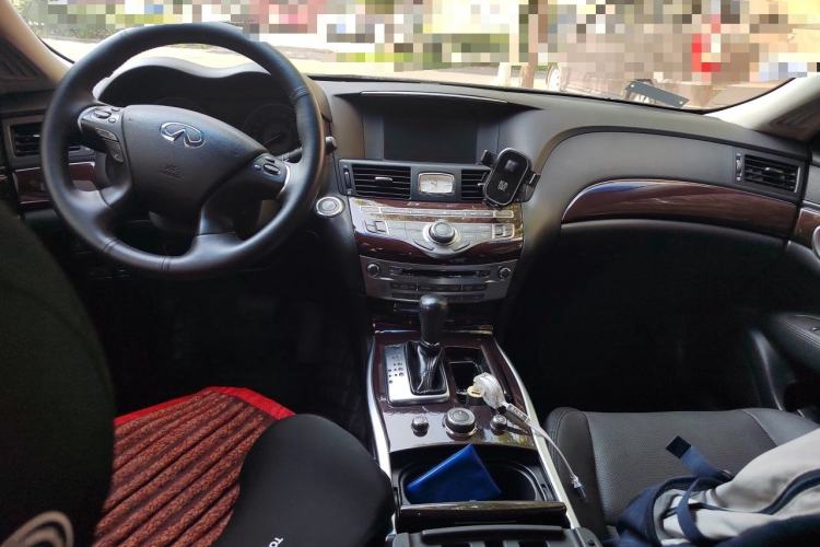 Used Infiniti M Series 2011 M25 Luxury Model Center Console