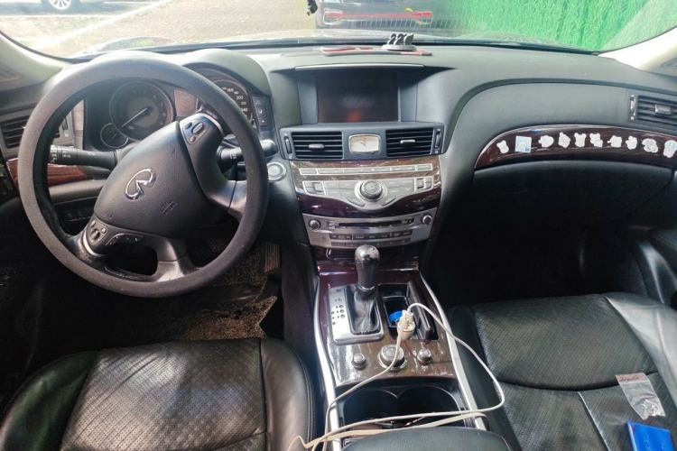 Used Infiniti M Series 2011 M25 Comfort Model Center Console