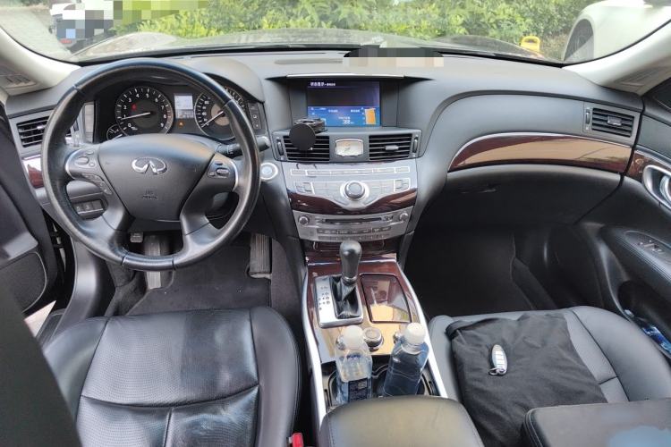 Used Infiniti M Series 2011 M25 Luxury Model Center Console