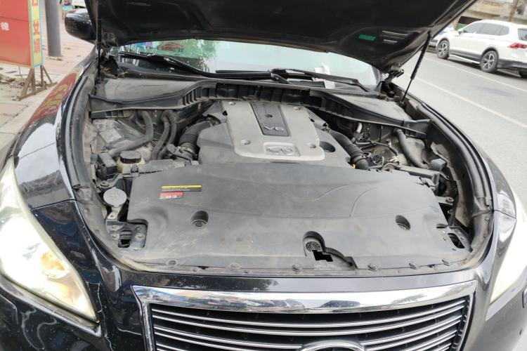 Used Infiniti M Series 2011 M25 Luxury Model Engine Bay