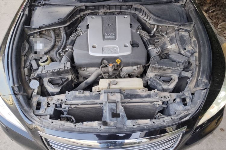 Used Infiniti M Series 2011 M37 model Engine Bay