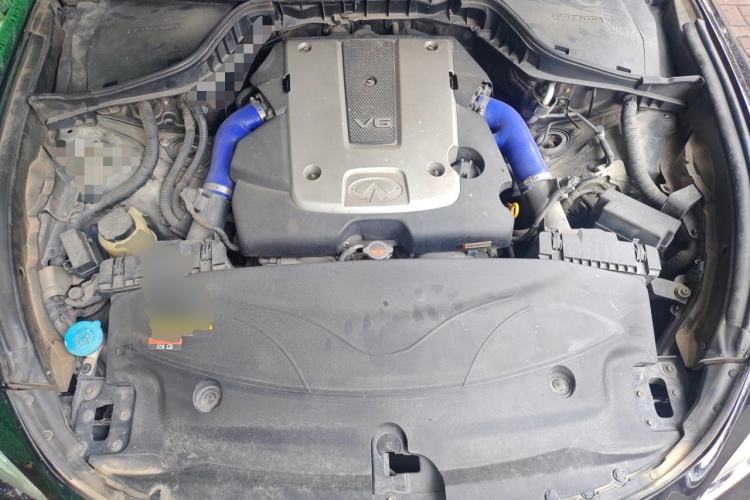 Used Infiniti M Series 2011 M25 Comfort Model Engine Bay