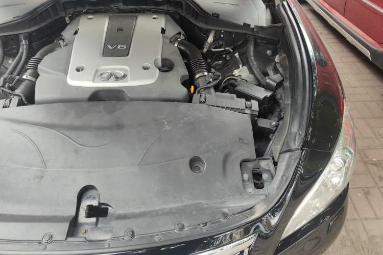 Used Infiniti M Series 2011 M25 Luxury Model Engine Bay Left