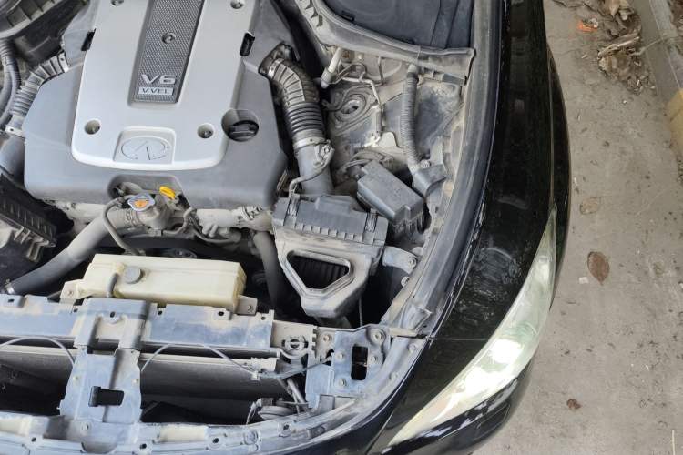 Used Infiniti M Series 2011 M37 model Engine Bay Left