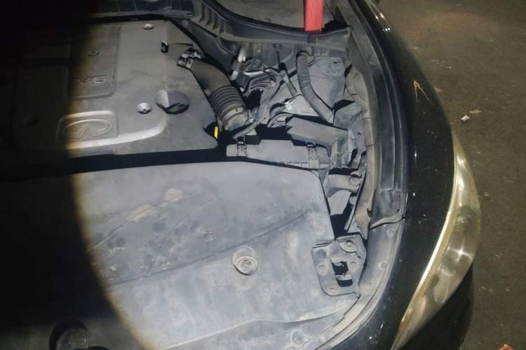 Used Infiniti M Series 2011 M25 Luxury Model Engine Bay Left