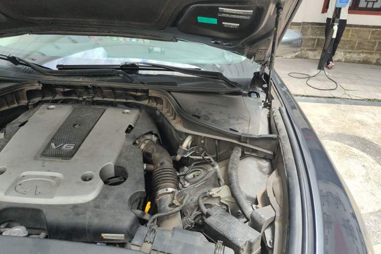 Used Infiniti M Series 2011 M25 Luxury Model Engine Bay Left