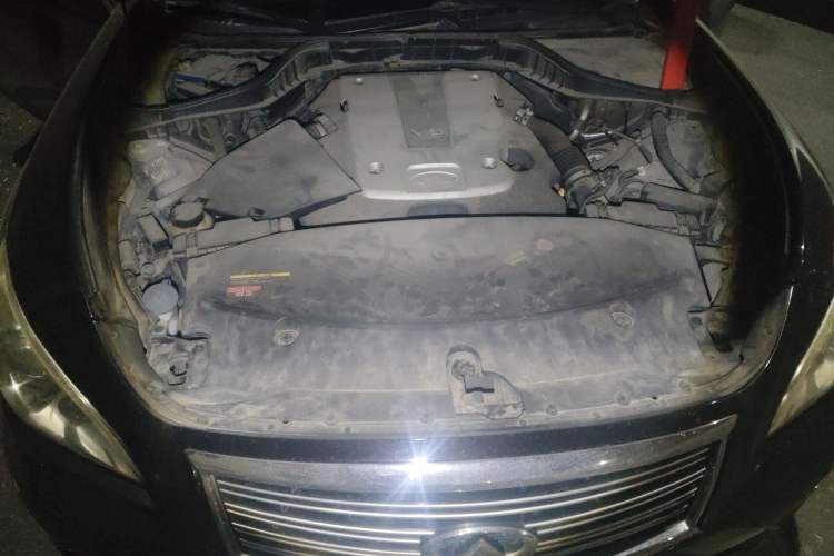 Used Infiniti M Series 2011 M25 Luxury Model Engine Bay