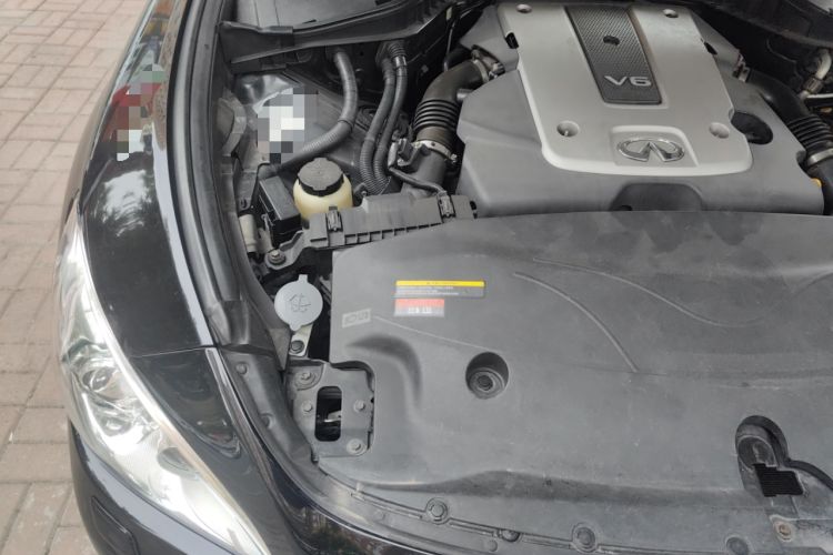 Used Infiniti M Series 2011 M25 Luxury Model Engine Bay Right