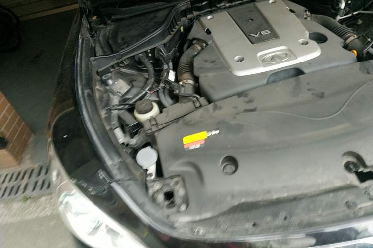 Used Infiniti M Series 2011 M25 Comfort Model Engine Bay Right