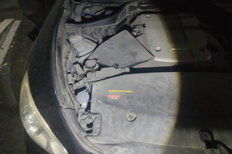 Used Infiniti M Series 2011 M25 Luxury Model Engine Bay Right