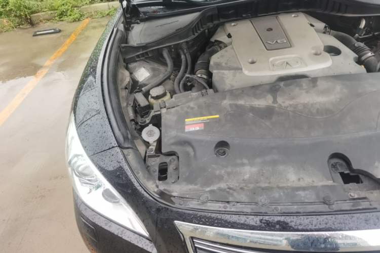 Used Infiniti M Series 2011 M25 Luxury Model Engine Bay Right