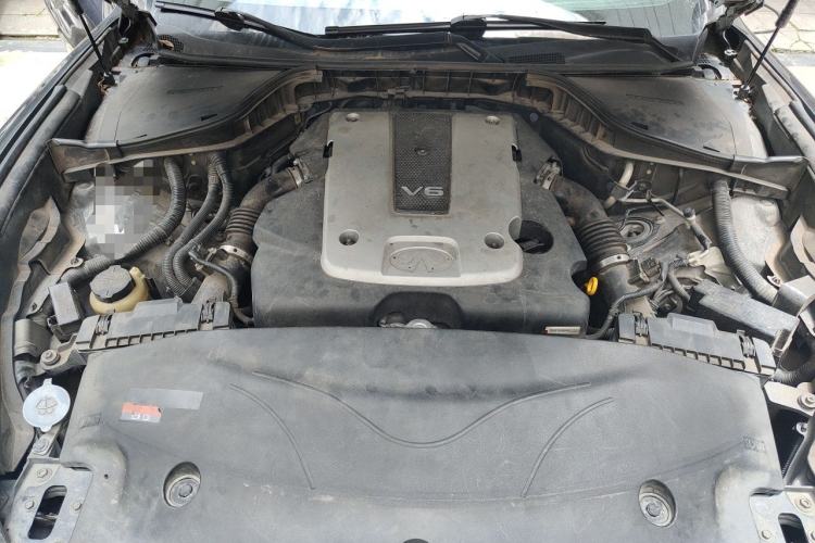 Used Infiniti M Series 2011 M25 Luxury Model Engine Bay