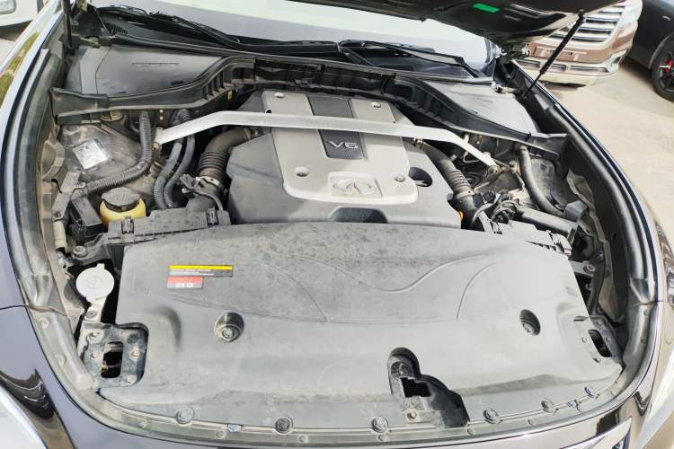 Used Infiniti M Series 2011 M25 Luxury Model Engine Bay