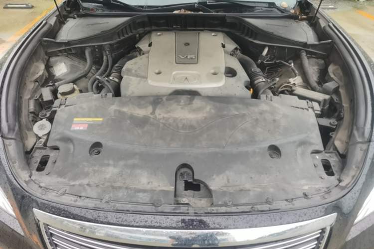 Used Infiniti M Series 2011 M25 Luxury Model Engine Bay