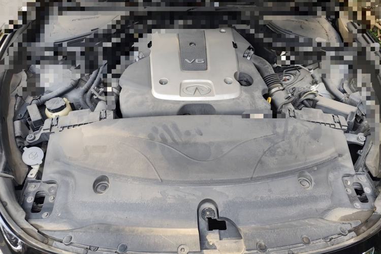 Used Infiniti M Series 2011 M25 Luxury Model Engine Bay