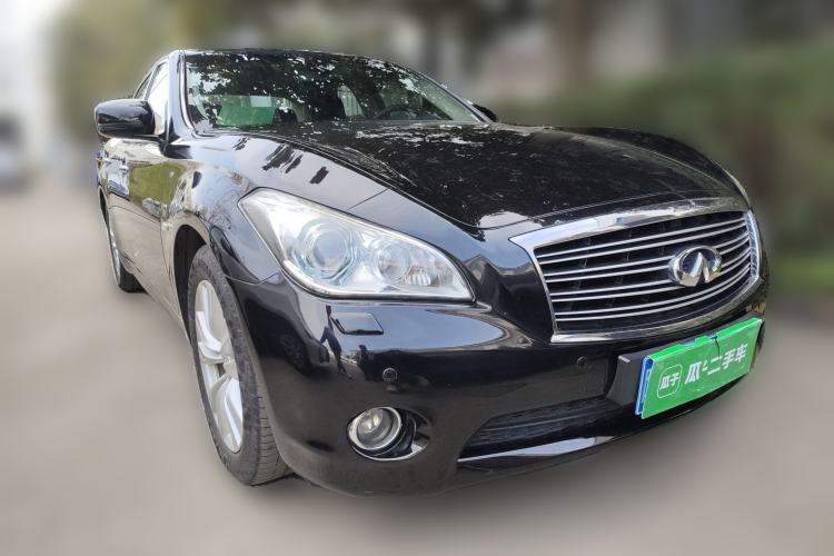 Used Infiniti M Series 2011 M37 model Front Right 45 Deg