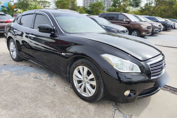 Used Infiniti M Series 2011 M25 Luxury Model Front Right 45 Deg