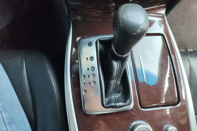 Used Infiniti M Series 2011 M37 model Gear Lever