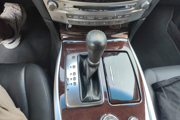 Used Infiniti M Series 2011 M25 Luxury Model Gear Lever