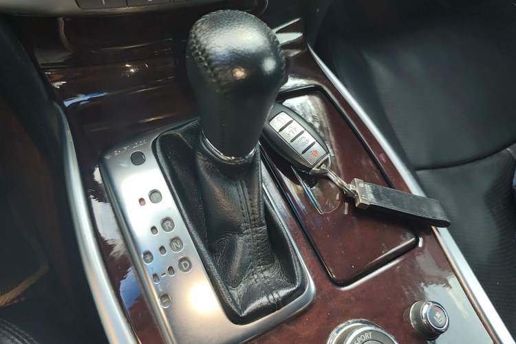 Used Infiniti M Series 2011 M25 Luxury Model Gear Lever