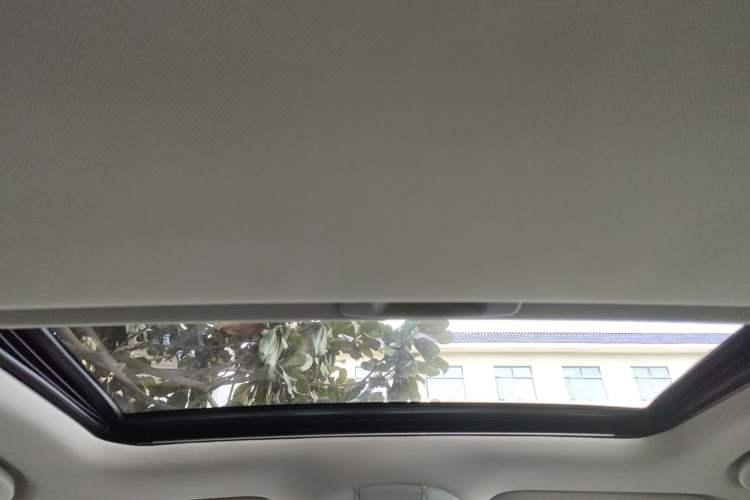 Used Infiniti M Series 2011 M37 model Headliner