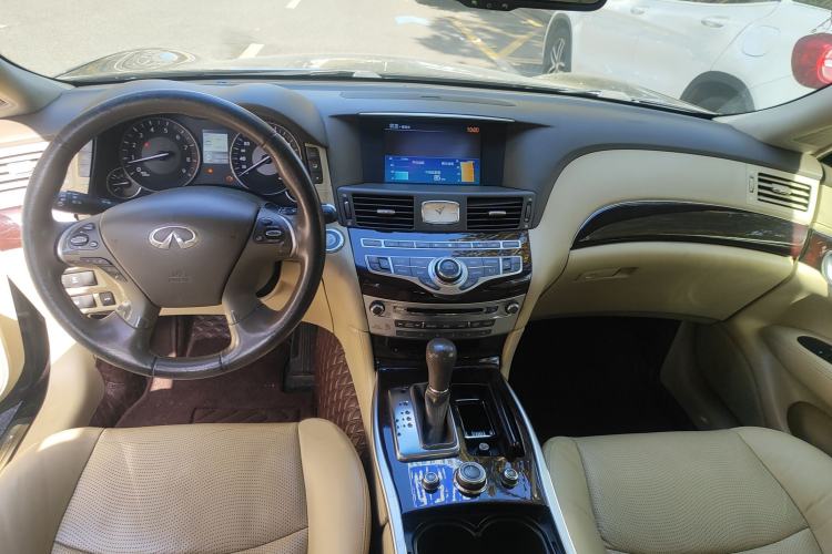 Used Infiniti M Series 2011 M25 Luxury Model Interior 2