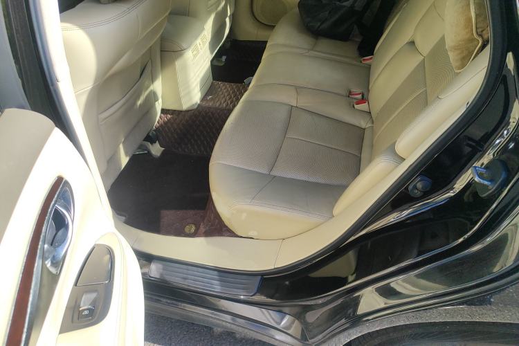 Used Infiniti M Series 2011 M25 Luxury Model Interior 4