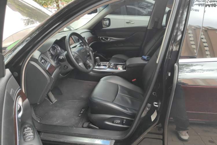 Used Infiniti M Series 2011 M25 Luxury Model Left Front Seat
