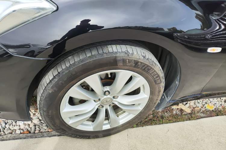 Used Infiniti M Series 2011 M25 Luxury Model Left Front Wheel Hub