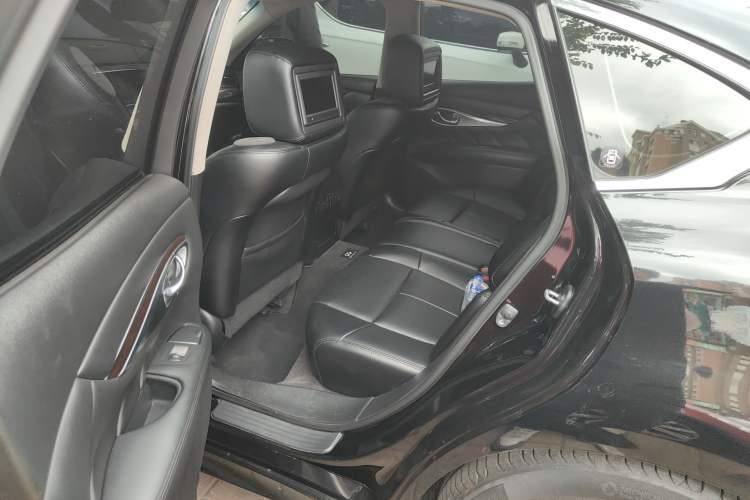 Used Infiniti M Series 2011 M25 Luxury Model Left Rear Seat
